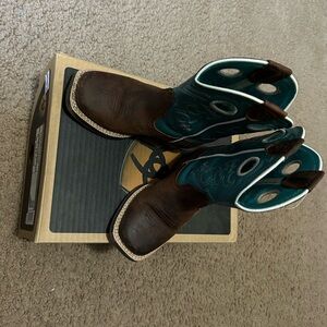 Used Children’s western boots. Only worn a few times